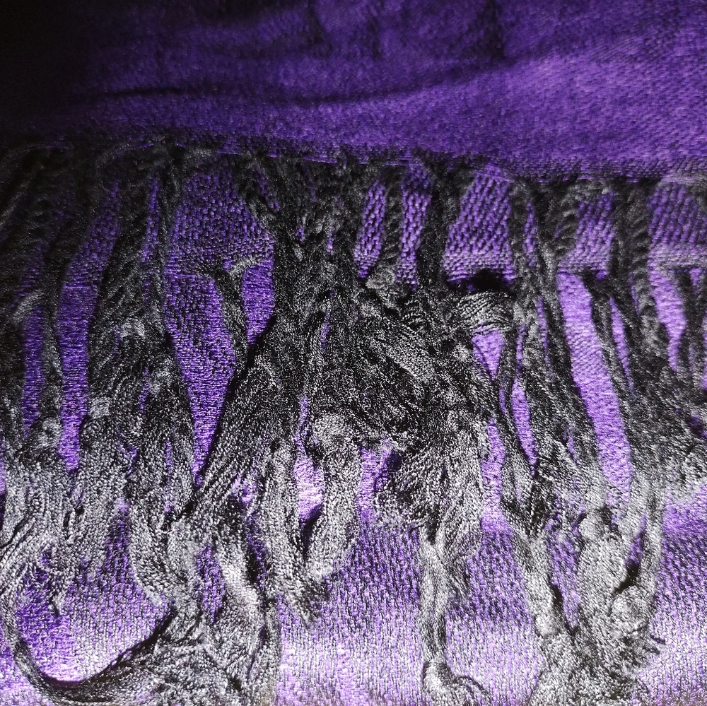 Wrap/Shawl - Picture 9 of 9
